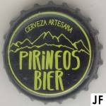 Negra. Letras Tono verdoso.